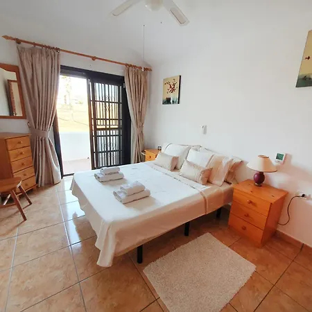 Lägenhet Hajnalka - Heated Pool And Partial Ocean Views San Miguel de Abona